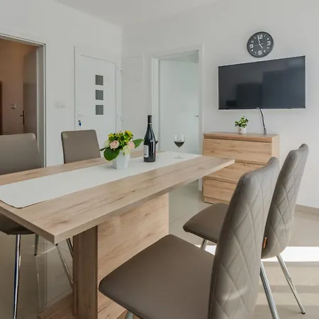 Apartman With Parking Space - Kozjak, - 23400