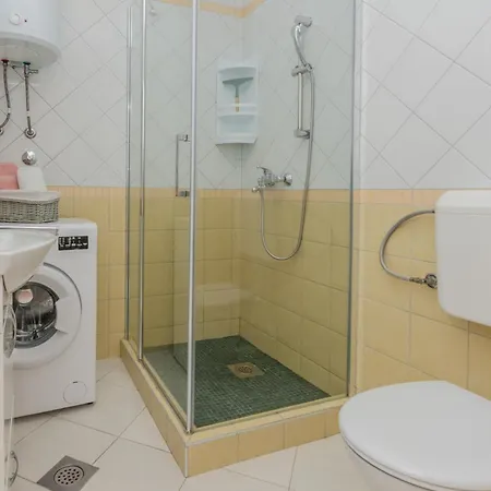 Apartman With Parking Space - Kozjak, - 23400 Vir